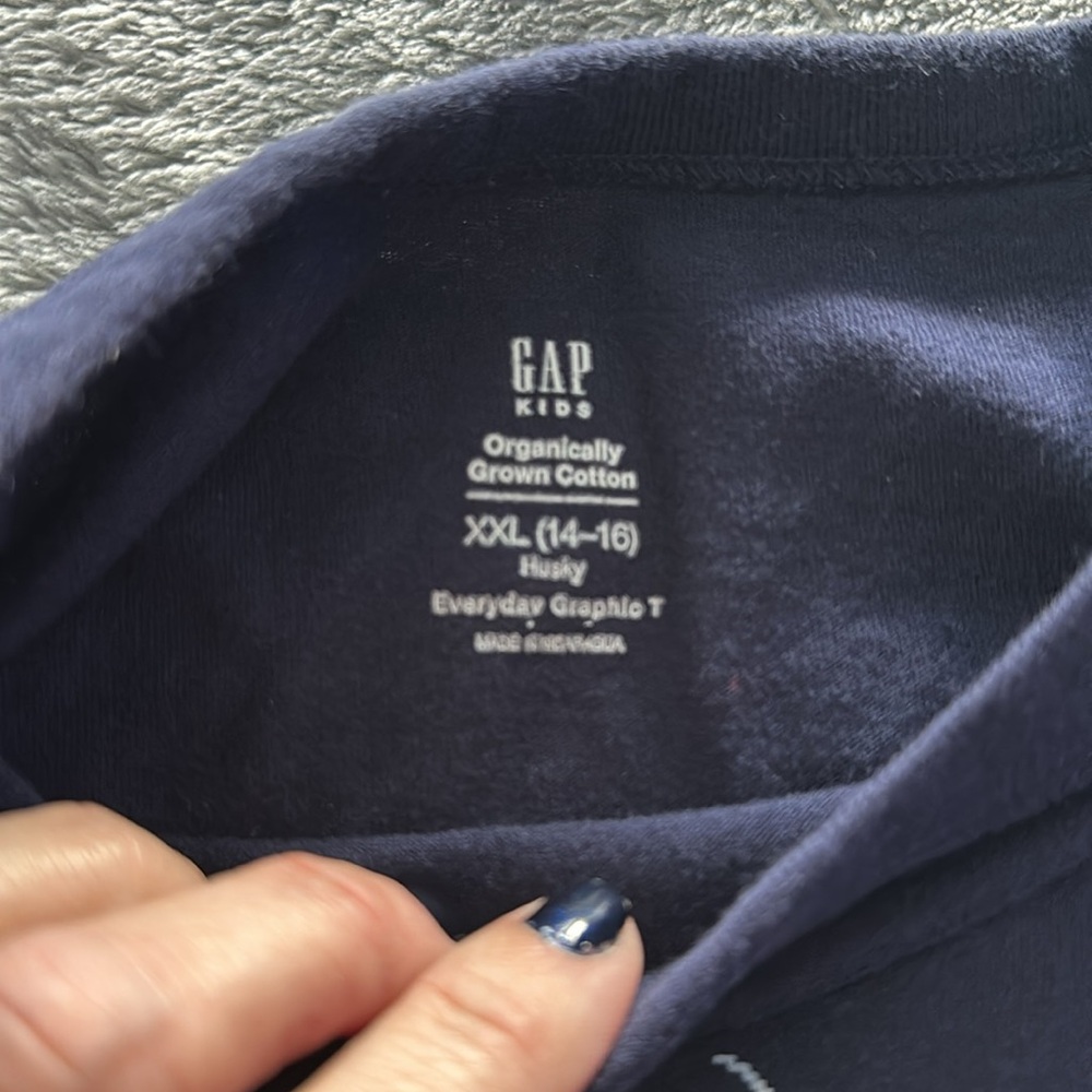 💰BOGO, 1 EQUAL OR LESSER PRICE💰 Gap Kids Graphic T, Moon Phases, Navy Uniform - Picture 8 of 14